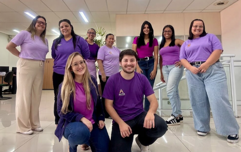 Equipe da Ativa Contabilidade reunida no escritório